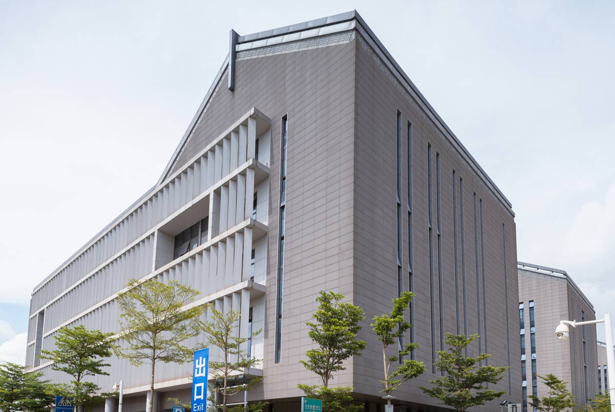 샌드블라스트 테라코타 패널 부속 건물.jpg