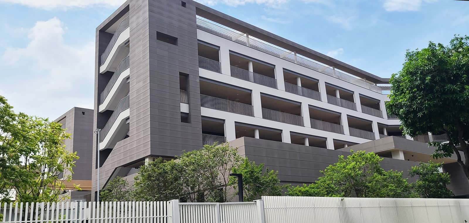 동관중학교에 적용된 LOPO 테라코타 제품.jpg